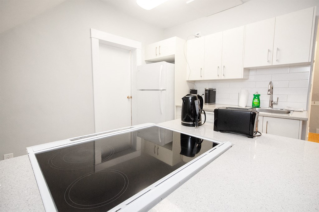 826 Wolseley House Rental Suites Apartments, 826 Wolseley Avenue